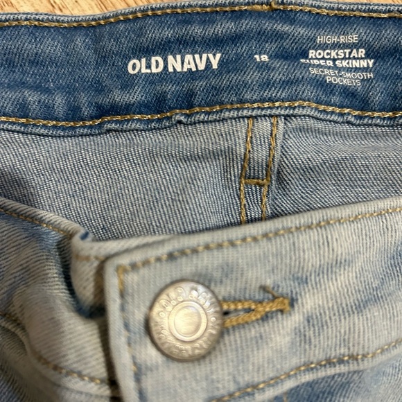 Old Navy Light Blue Cropped Women's Jeans - Picture 4 of 5